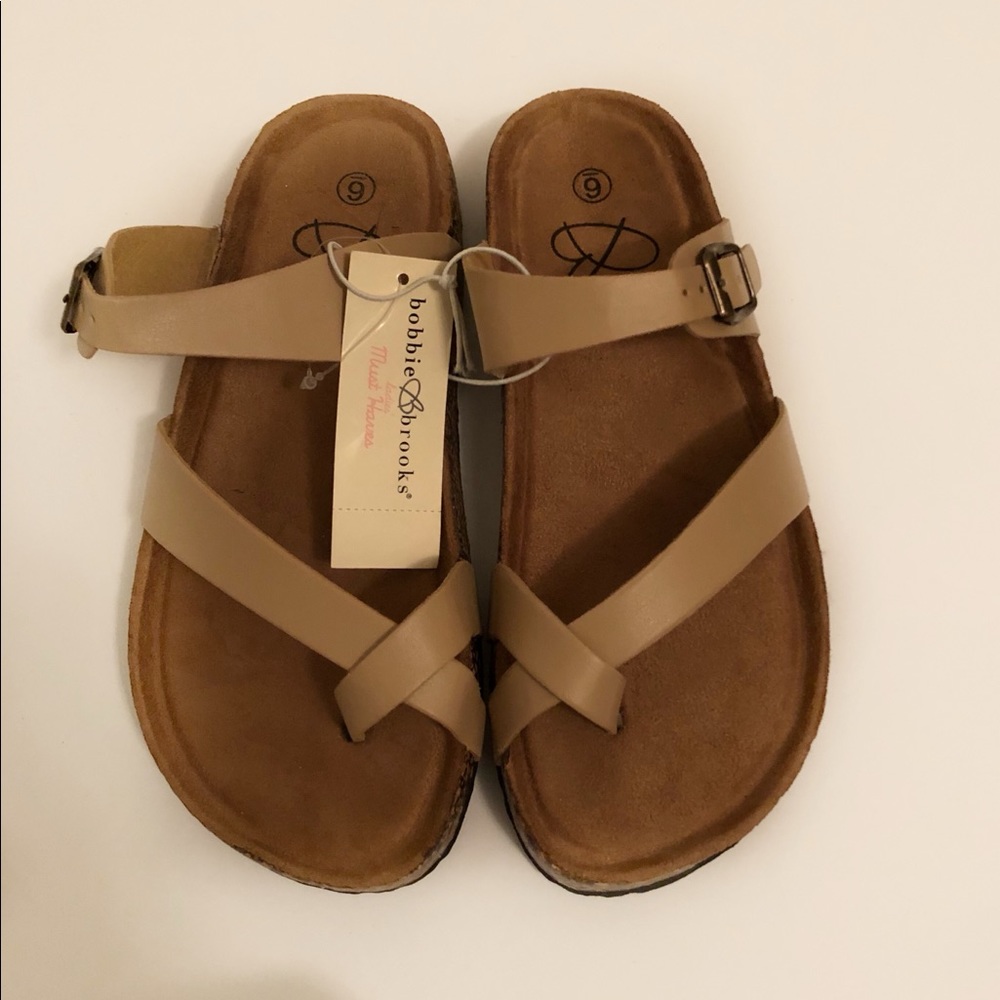 BNWT Tan Bobbie Brown Sandals